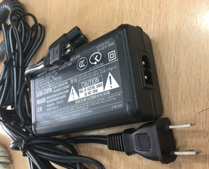 Adapter Original Sony AC-L25A / AC-L25B AC-L200 8.4V 1.7A