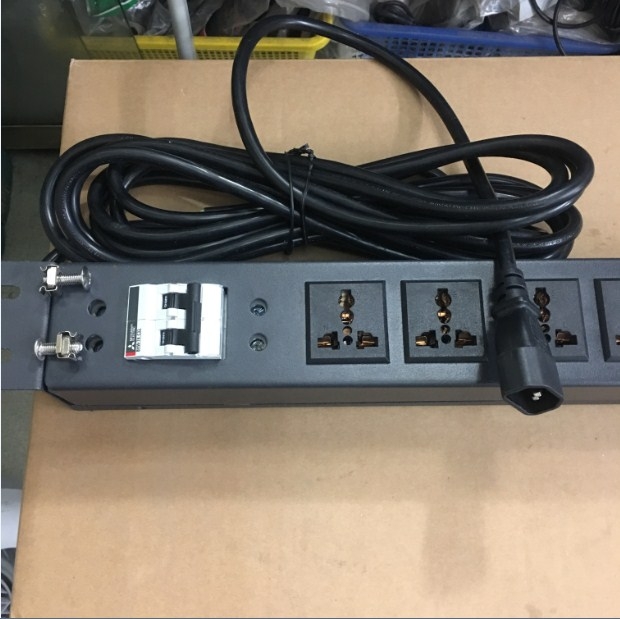 Thanh Phân Phối Nguồn Điện 6 Ổ Cắm 3 Chấu Chuẩn Đa Dụng PDU Rack Mount 19 inch 1U Có Cầu Dao Tự Động MCB BHW-T4 C32 MITSUBISHI Công Suất Max 16A Universal 6 Way UK Outlet Networking to C14 Plug Power Cord 3x1.5mm Length 2.5M