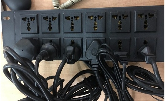 Thanh Phân Phối Nguồn Điện PDU 2U Rack Universal 12 Way UK Outlet Có MCB Công Suất Max 20A to C20 Plug Power Cord 3x1.5mm² Length 3M