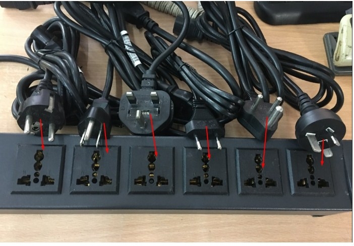 Thanh Phân Phối Nguồn Điện PDU 1U Rack Universal 6 Way UK Outlet Có MCB Công Suất Max 20A to C20 Plug Power Cord 3x1.5mm² Length 2.5M