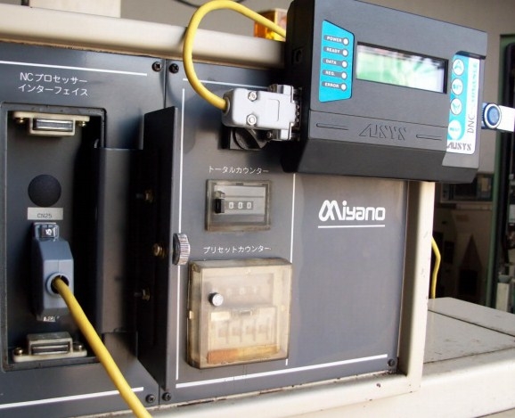 Cáp Kết Nối Bộ Truyền Dữ Liệu DNC One Kết Nối Với Máy Phay Tiện CNC MAKINO FANUC OMC Sử Dụng Nguồn Từ CNC Machine Cable RS232 DB25 Male to DB9 Female Length 5M