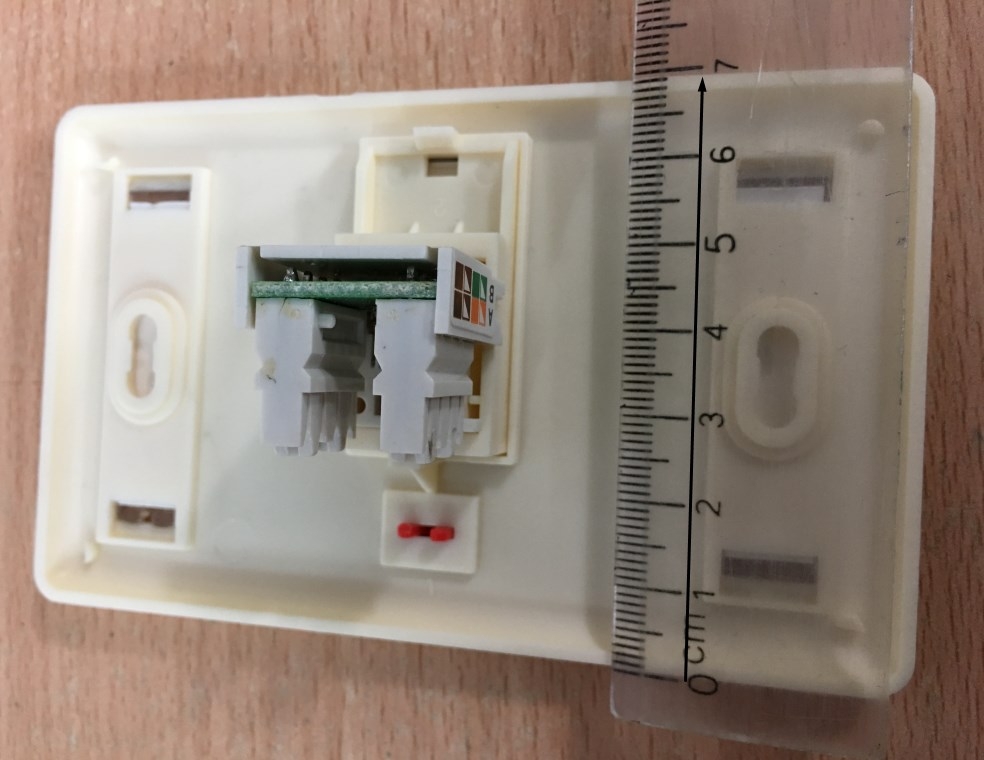 Mặt Chữ Nhật 1 Cổng Commscope Outlet RJ45 Wall Plate White 272368-1 Faceplate Kit shuttered 1 Port