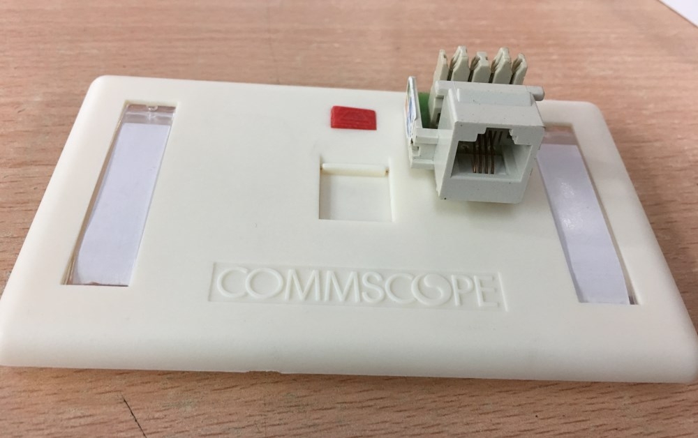 Bộ Outlet Ethernet Network Cat5E Wall Plate 1 Port Mặt Commscope Và 1 Nhân Mạng Alantek