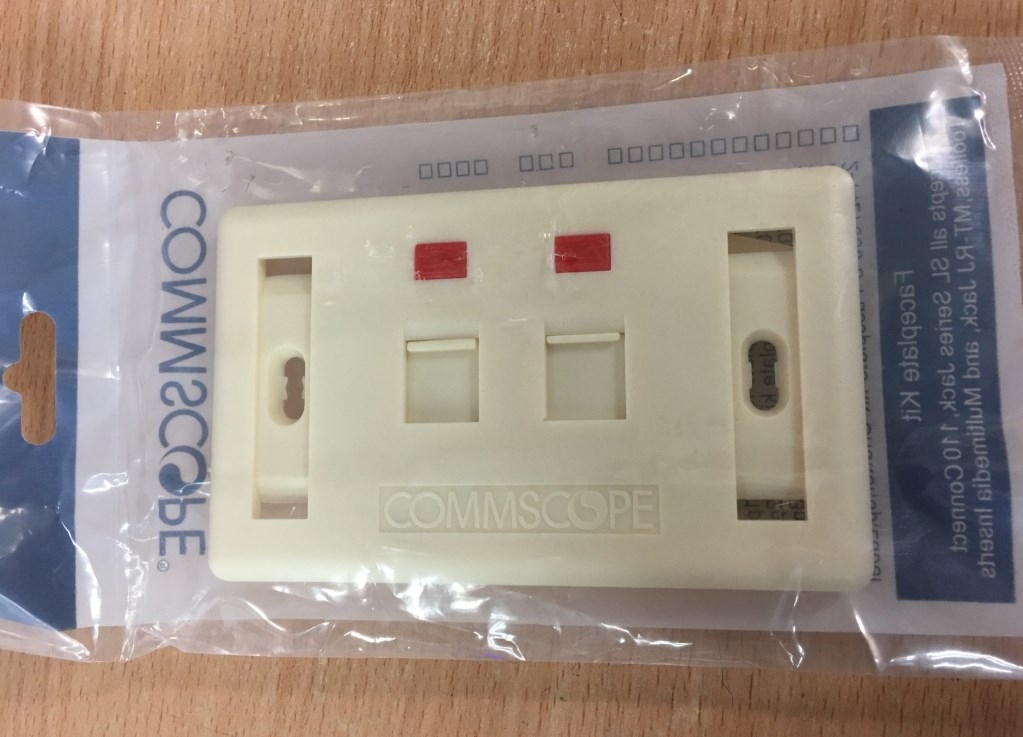 Bộ Outlet RJ45 Cat5E Và RJ11 CAT3 Wall Plate Mặt Commscope Và 1 Nhân Mạng AMP + 1 Nhân Điện thoại AMP Ethernet Network And TELEPHONE 2 Port