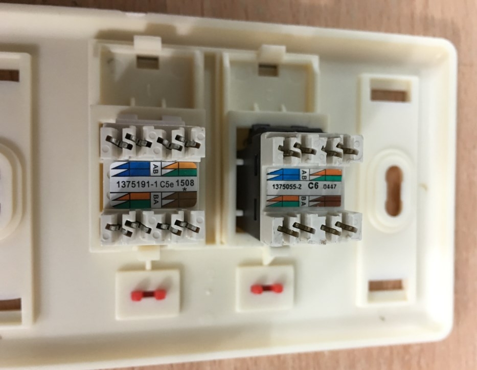 Bộ Outlet RJ45 Cat5E Và RJ11 CAT3 Wall Plate Mặt Commscope Và 1 Nhân Mạng AMP + 1 Nhân Điện thoại AMP Ethernet Network And TELEPHONE 2 Port