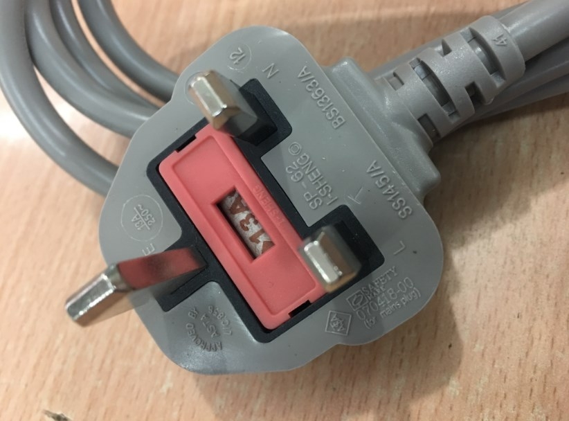 Dây Nguồn I-SHENG SP-62 to IS-14 UK Chuẩn 3 Chấu Có Cầu Chì AC Power Cord BS1363 to C13 10A 250V 3X1.0mm For Thiết Bị Viễn Thông Grey Length 1.8M