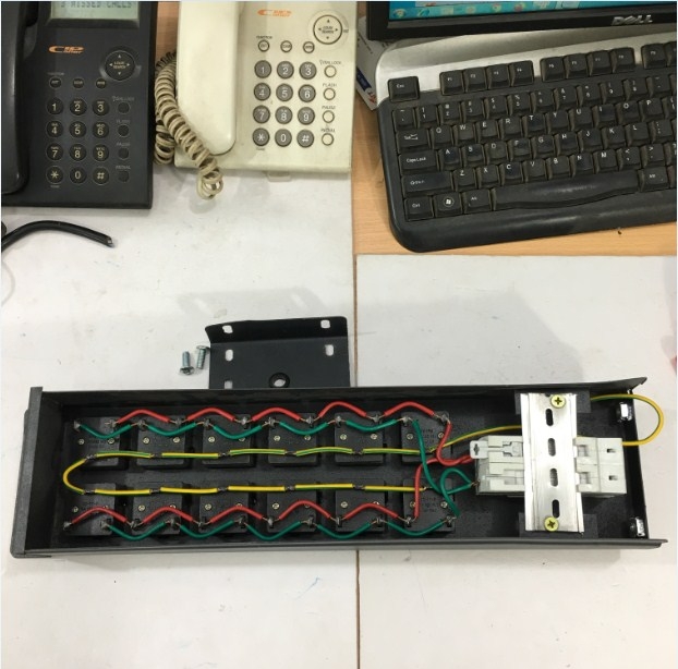 Thanh Phân Phối Nguồn Điện PDU 2U Rack Universal 12 Way UK Outlet Có MCB Công Suất Max 20A to UK Plug BS1363 Power Cord 3x1.5mm² Length 3M