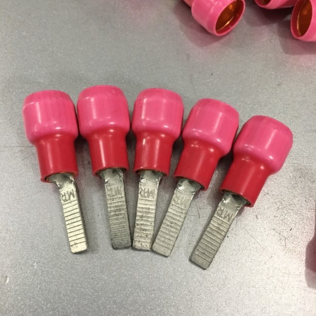 Đầu Cốt Cắm Dẹt Cosse Solderless Crimp Blade Terminal Chất Lượng Cao Mecatraction 53226-2R NFF 00363 Section 1 - 3.18 mm² Colour Red Dimensions Size 3.9mm E-Cu 400 PCS/Box