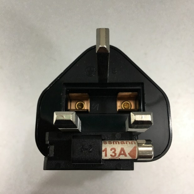 Rắc Chuyển Nguồn Adapter BS1363 UK Plug to NEMA 5-15R Connector 3 to 3 Pin 13A 250V Well Shin WS-157