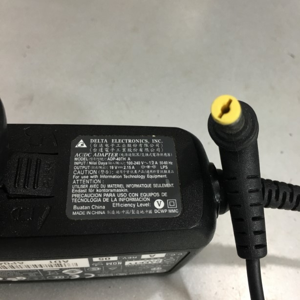 Adapter 19V 2.15A 40W DELTA ADP-40HT Connector Size 5.5mm x 1.7mm