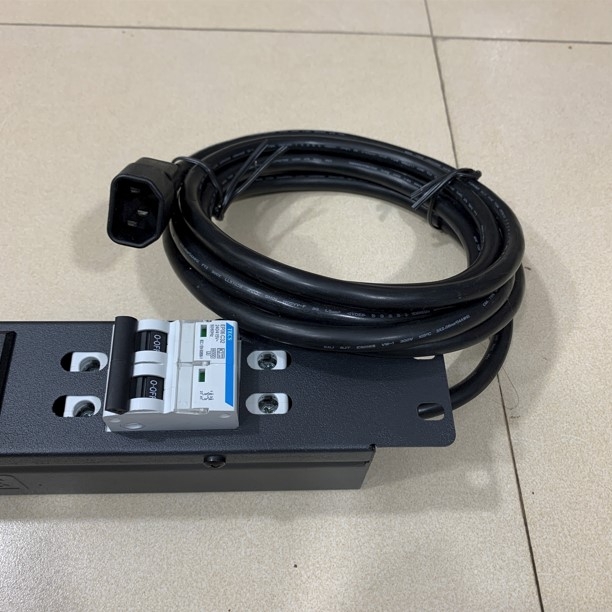 Thanh Phân Phối Nguồn Điện PDU Rack Universal 6 Way UK Outlet Có MCB Công Suất Max 20A to C14 Plug Power Cord 3x2.08mm² Length 2.7M