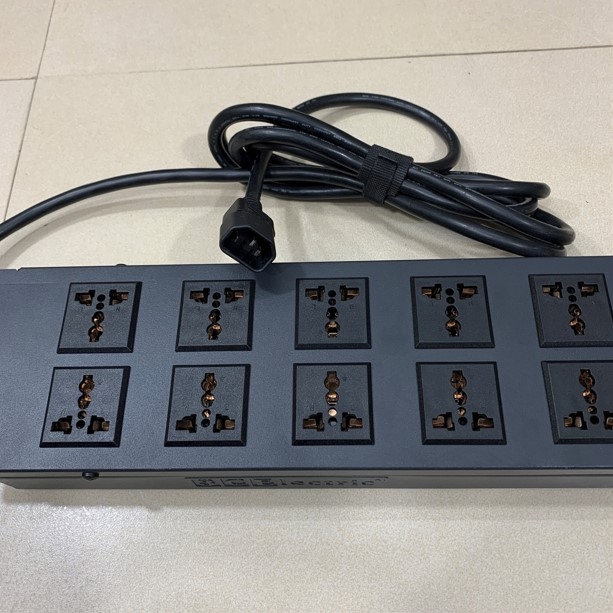 Thanh Phân Phối Nguồn Điện PDU Rack Universal 12 Way UK Outlet Công Suất Max 20A to C14 Plug Power Cord 3x2.08mm² Length 2.7M