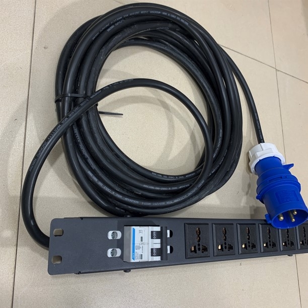 Thanh Phân Phối Nguồn Điện PDU Rack Universal 6 Way UK Outlet Có MCB Công Suất Max 20A to IP44 Commando Male 32A 250V Plug Power Cord 3x2.5mm² Length 10M