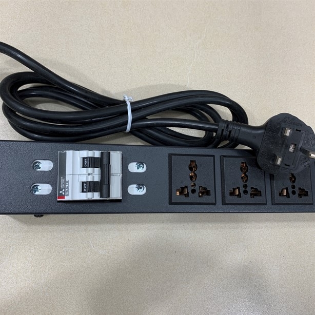 Thanh Phân Phối Nguồn Điện PDU 1U Rack Universal 6 Way UK Outlet Có MCB Công Suất Max 16A to UK Plug BS1363 Power Cord 3x1.0mm² Length 2.5M