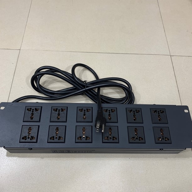 Thanh Nguồn Điện PDU 2U Rack Universal 12 Way UK Outlet Công Suất Max 20A to NEMA 5-15P Plug Power Cord 3x2.08mm² Length 2.5M