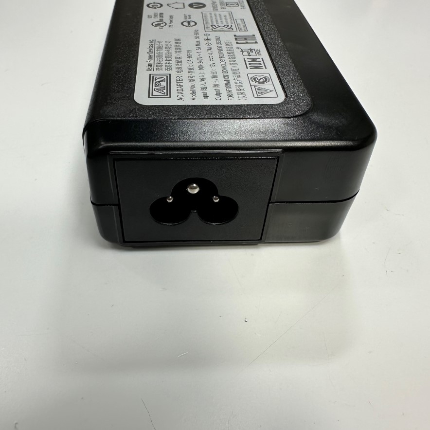 Adapter 19V 4.74A 90W APD DA-90F19 IEC C6 Plug Connector Tip Size 5.5mm x 2.1mm