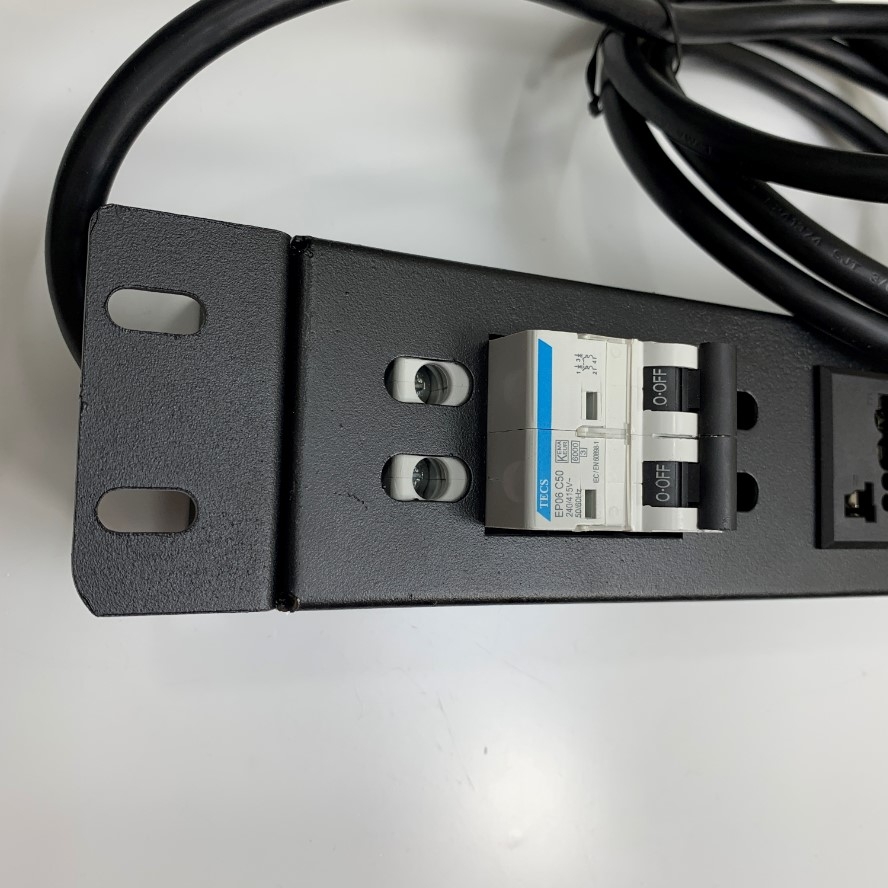 Thanh Phân Phối Nguồn Điện PDU Rack Universal 6 Way UK Outlet Có MCB Công Suất Max 20A to C14 Plug Power Cord 3x2.08mm² Length 1.8M