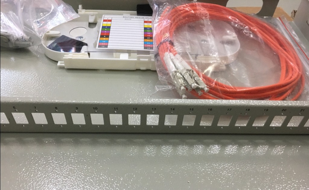 Hộp phối quang Fiber Patch Panel, 6 Port, Multimode Duplex LC/LC, 1U Rack 19”