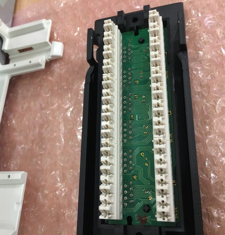 Thanh Trung Chuyển Đấu Nối AMP Netconnect Cat 5E 12 Port Patch Panel 406390-1