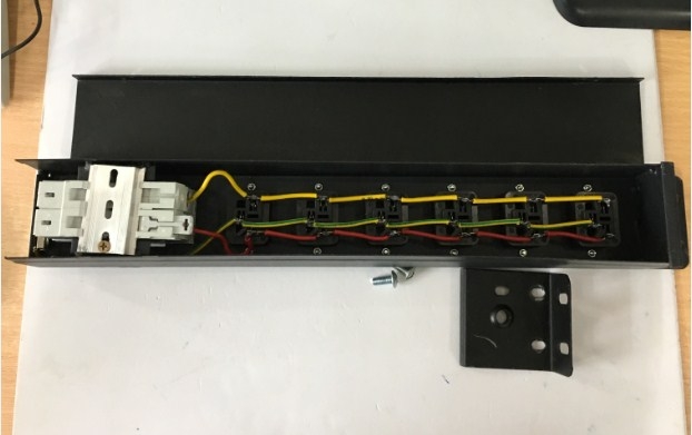 Thanh Phân Phối Nguồn Điện Máy Chủ PDU 1U Rack Moun 19 6 Way IEC C19 Socket BHW-T4 1P C32 MITSUBISHI Schuko CEE7 Euro Plug Input Power Plug With Power Cord 16A 250V 3x1.5mm Cable Length 4.3M