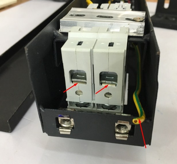Thanh Phân Phối Nguồn Điện Máy Chủ PDU 1U Rack Moun 19 6 Way IEC C19 Socket BHW-T4 1P C32 MITSUBISHI Schuko CEE7 Euro Plug Input Power Plug With Power Cord 16A 250V 3x1.5mm Cable Length 4.3M