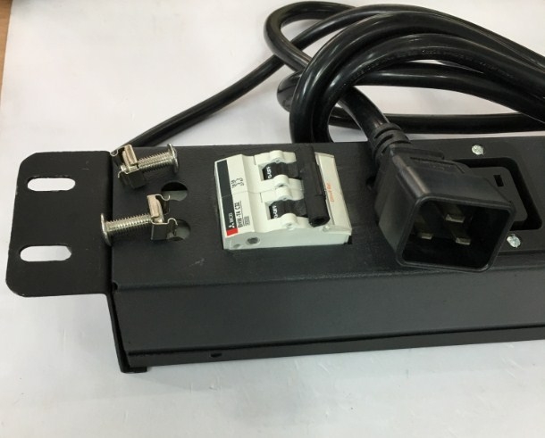 Thanh Phân Phối Nguồn Điện Máy Chủ PDU 1U Rack Moun 19 6 Way IEC C19 Socket BHW-T4 1P C32 MITSUBISHI to C20 Power Plug With Cord 16A 250V 3x2.5mm Cable Length 2.5M