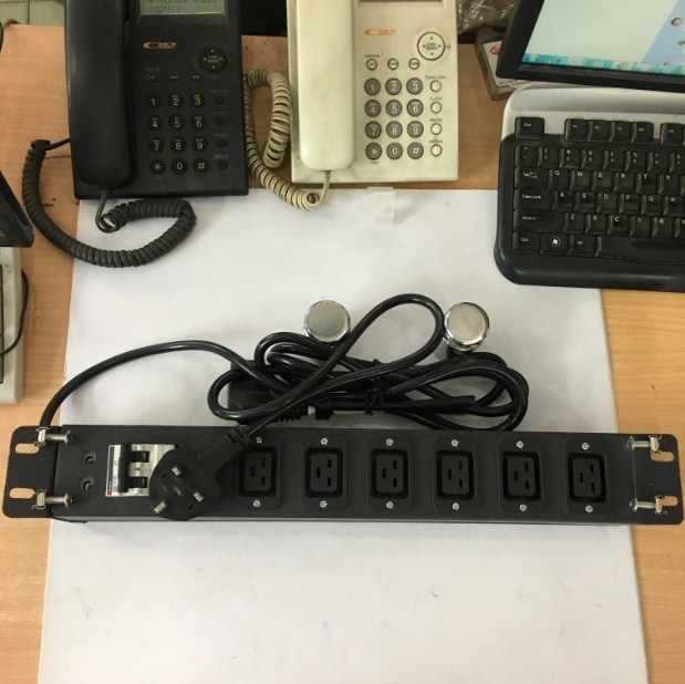 Thanh Phân Phối Nguồn Điện Máy Chủ PDU 1U Rack Moun 19 6 Way IEC C19 Socket BHW-T4 1P C32 MITSUBISHI UK Plug Input Power Plug With Power Cord BS1363 UK 13A 250V 3x1.5mm² Cable Length 2.5M