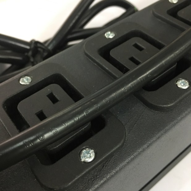 Thanh Phân Phối Nguồn Điện Máy Chủ PDU 1U Rack Moun 19 6 Way IEC C19 Socket BHW-T4 1P C32 MITSUBISHI UK Plug Input Power Plug With Power Cord BS1363 UK 13A 250V 3x1.5mm² Cable Length 2.5M