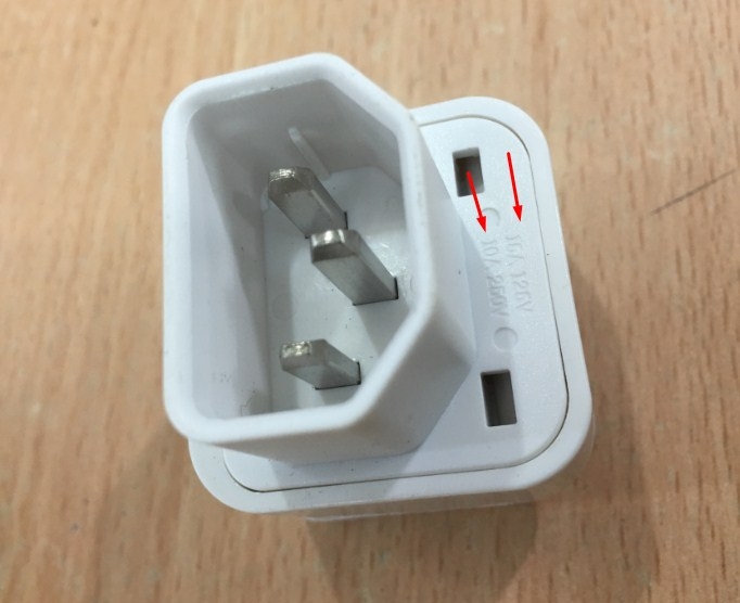 Rắc Chuyển Nguồn IEC C14 Male To Universal Female UK US Socket 125V 15A 250V 10A 800W White Power Adapter Converter
