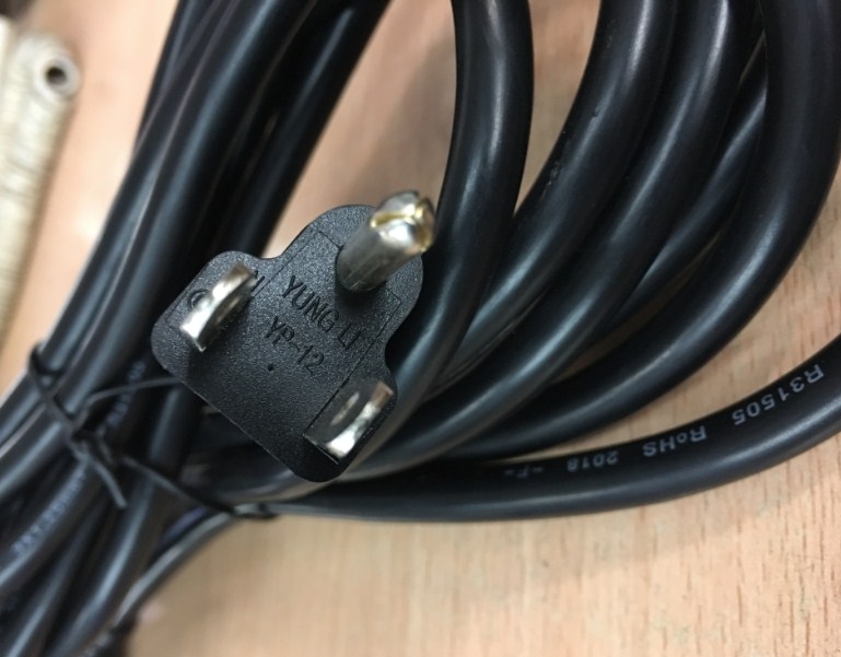 Dây Nguồn Chữ L Vuông Sang Góc Trái YUNG LI YP-12 YC-12L NEMA 5-15P to Left Angle C13 AC Power Cord 11A 125V 3x1.25mm 17AWG Length 3.2M