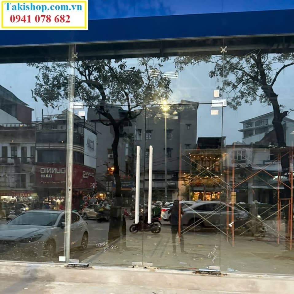 báo giá thi công vách kính cường lực văn phòng dày 10mm, 12mm giá rẻ