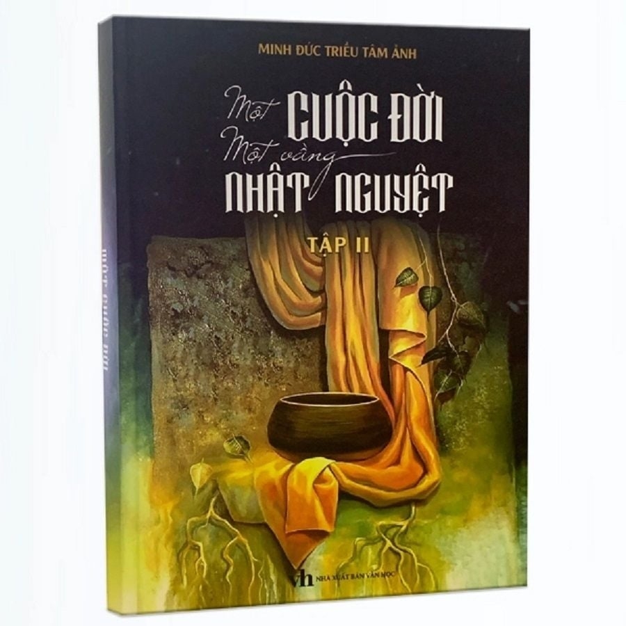 Một Cuộc Đời Một Vầng Nhật Nguyệt (Bìa cứng, bản mới có bổ sung) - Minh Đức Triều Tâm Ảnh