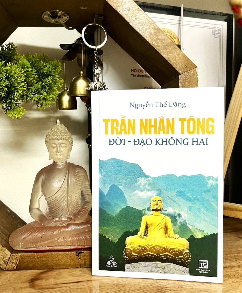 Sách mới: Trần Nhân Tông, Đời - Đạo Không Hai