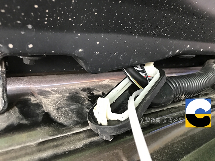 Dây mồi dẫn hướng luồn dây điện dễ dàng, không sợ bị xước hỏng xe khách