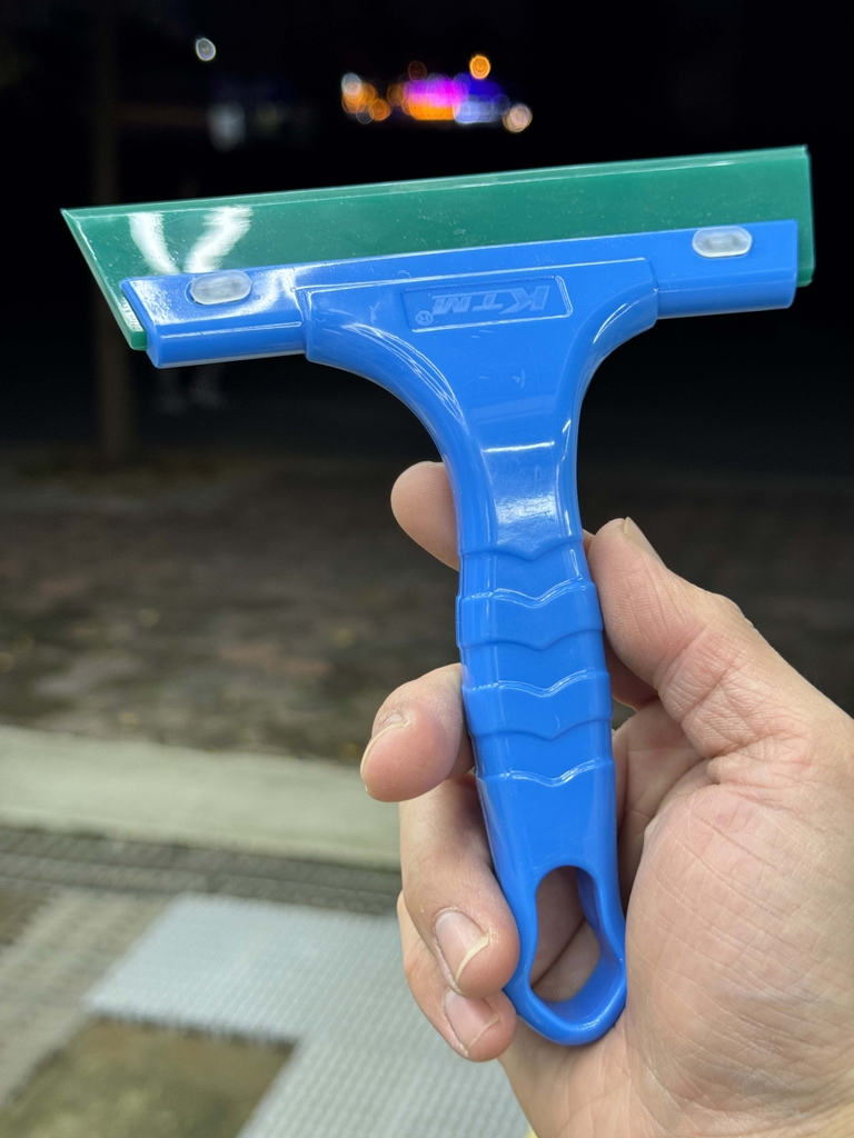 Gạt Phim Cao Su KTM Tay Cầm Nhựa A20