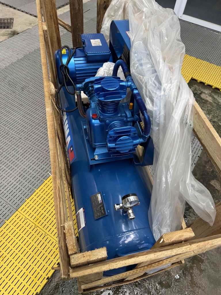 F100 Máy nén khí 4 HP, 3KW, 200L, 12,5 Kg