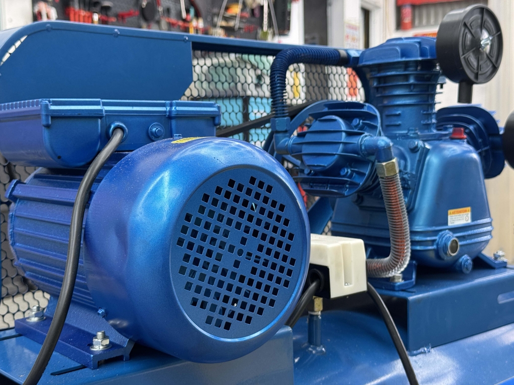 F100 Máy nén khí 4 HP, 3KW, 200L, 12,5 Kg