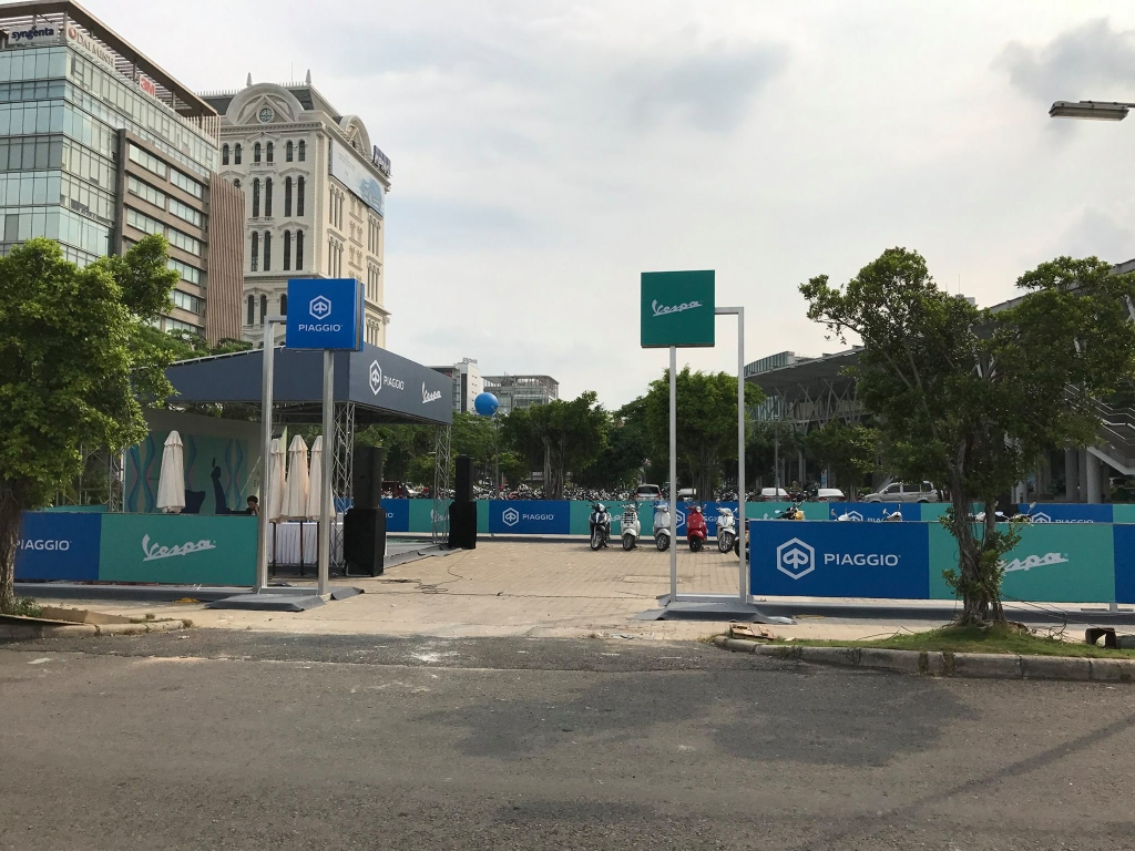 THI CÔNG HỆ THỐNG SHOWROOM TRƯNG BÀY PIAGGIO TOÀN CẦU