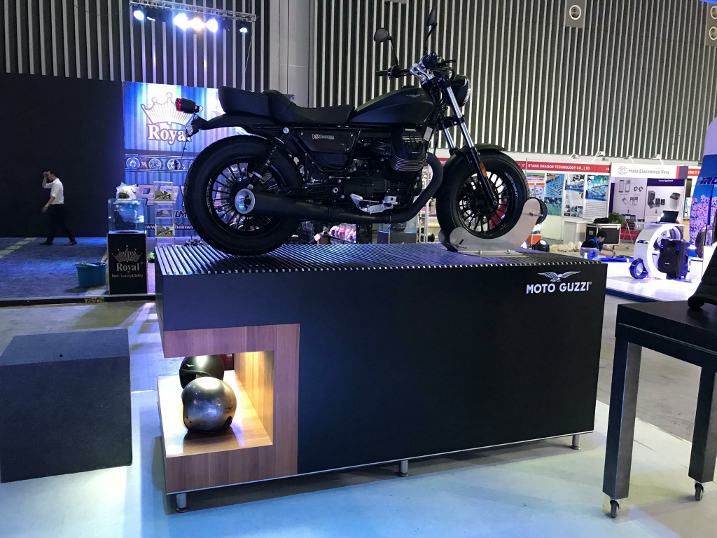 THI CÔNG HỆ THỐNG SHOWROOM TRƯNG BÀY PIAGGIO TOÀN CẦU