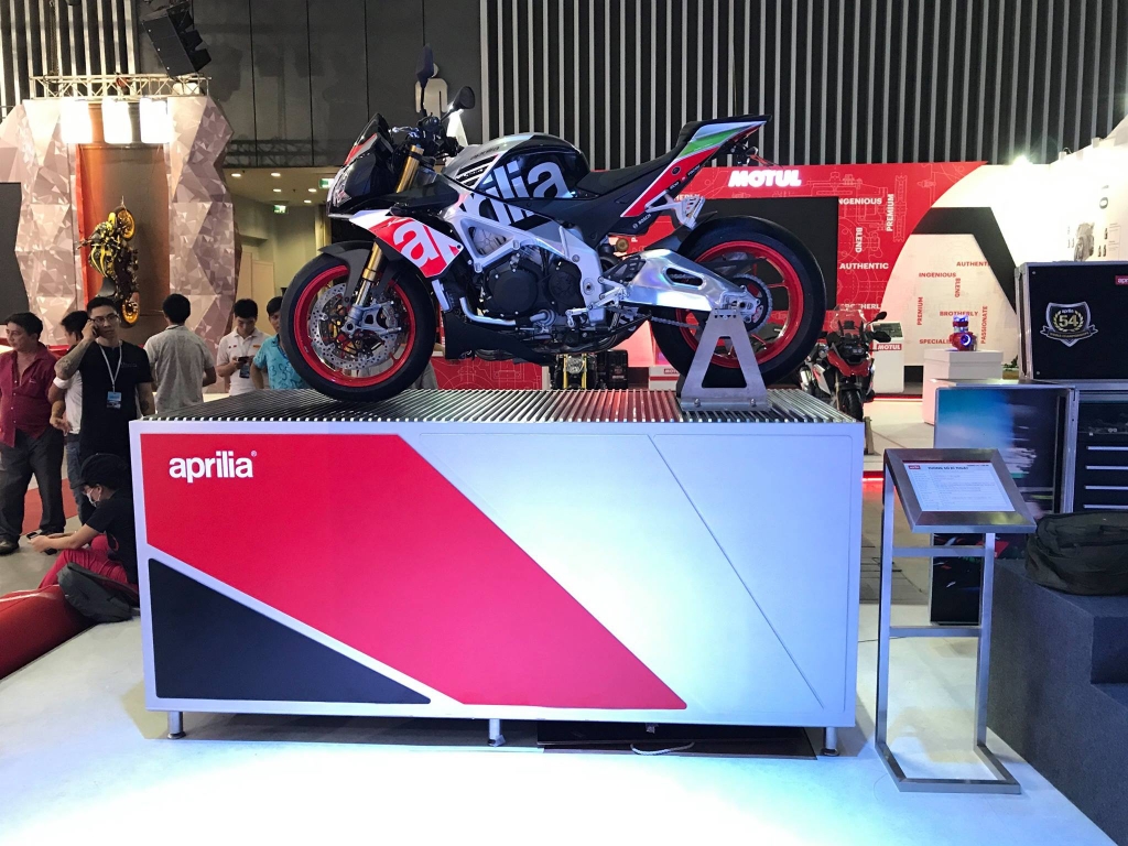 THI CÔNG HỆ THỐNG SHOWROOM TRƯNG BÀY PIAGGIO TOÀN CẦU