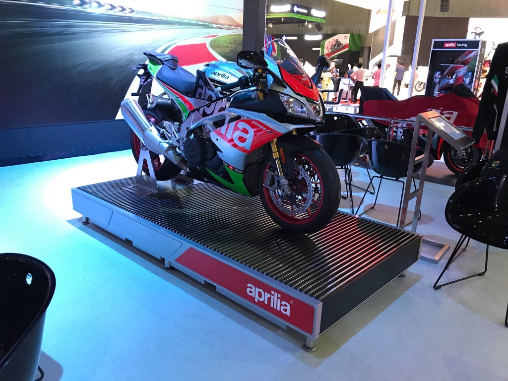 THI CÔNG HỆ THỐNG SHOWROOM TRƯNG BÀY PIAGGIO TOÀN CẦU