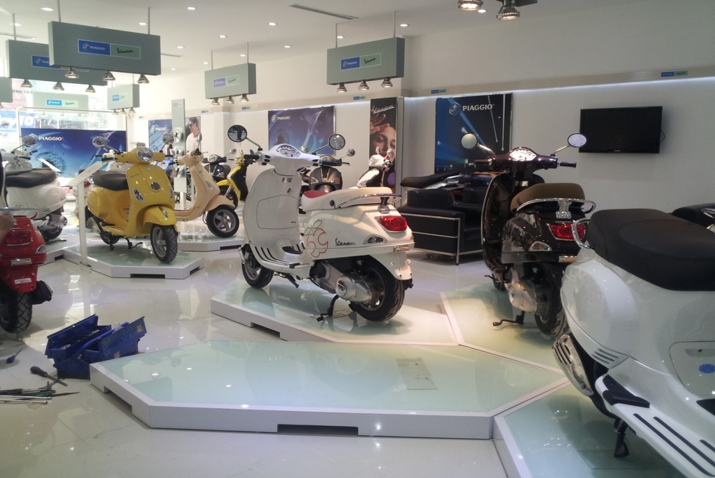 THI CÔNG HỆ THỐNG SHOWROOM TRƯNG BÀY PIAGGIO TOÀN CẦU