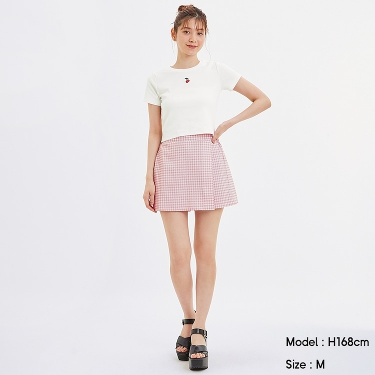UNI Korean Fashion  Chân váy chữ A với độ xòe vừa phải không những tạo  được sự thoải mái nhưng kín đáo mà còn tạo điểm nhất bắt mắt cho phần