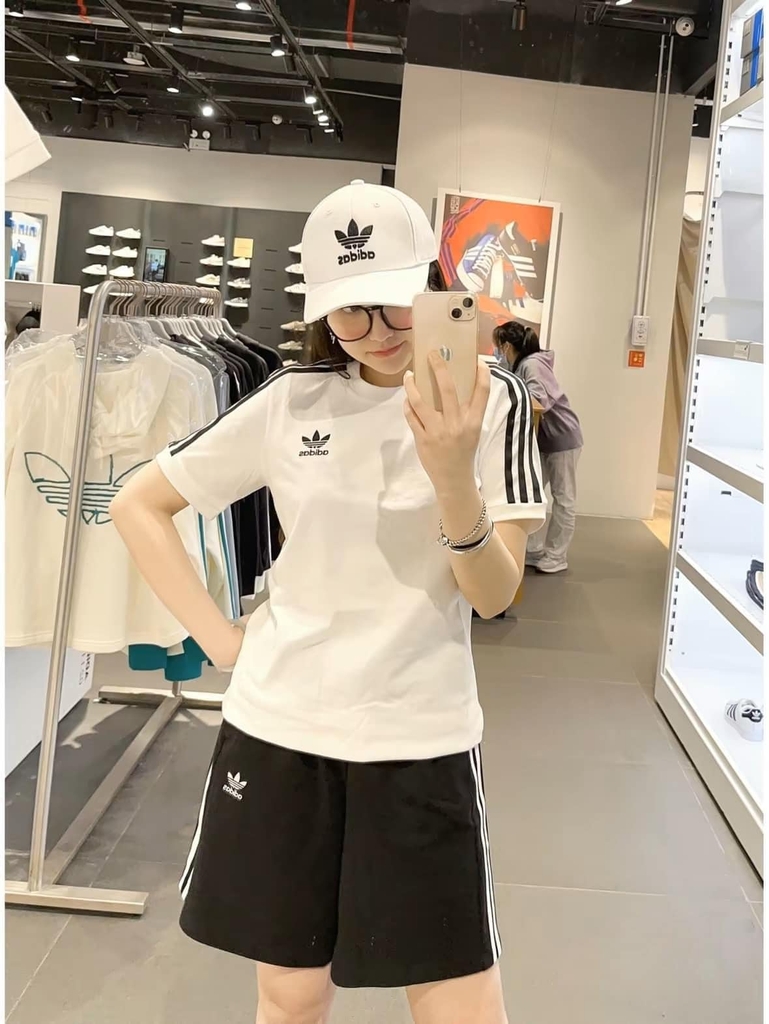 Quần Shorts Adidas Nữ Chính Hãng - ADICOLOR CLASSICS POPLIN SHORTS - Đen | JapanSport HC2045