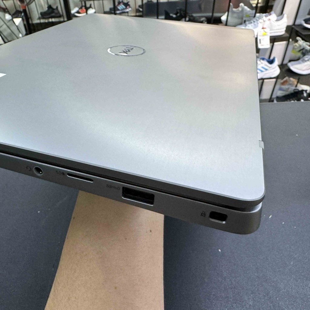 Dell Latitude 7300 - Core i5 I5-8365U 1.6 GHz 8 Go RAM 256 Go SSD Noir pas cher