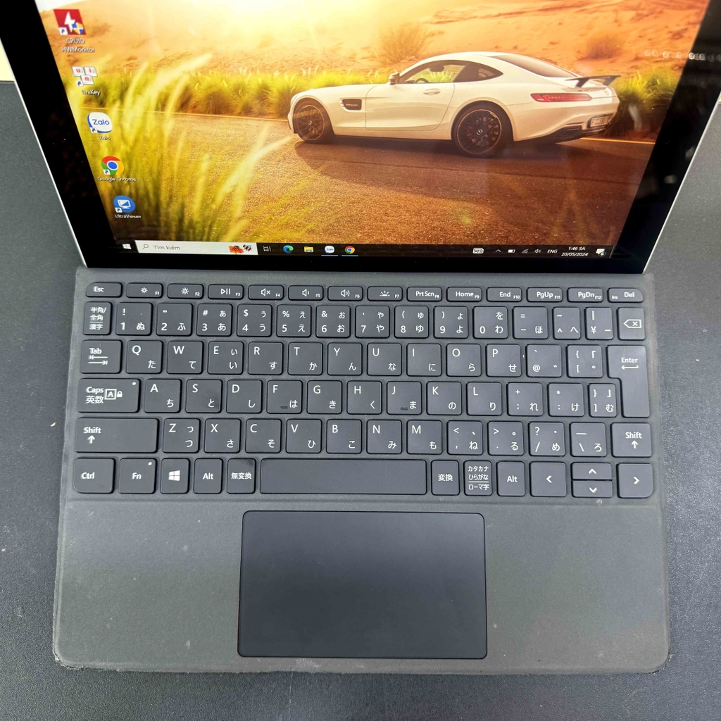 Microsoft Surface Go 1 - Pentium 4415Y, 4GB RAM, 64GB SSD, Windows 10 Pro (Usato, Segni Di Pennarello)