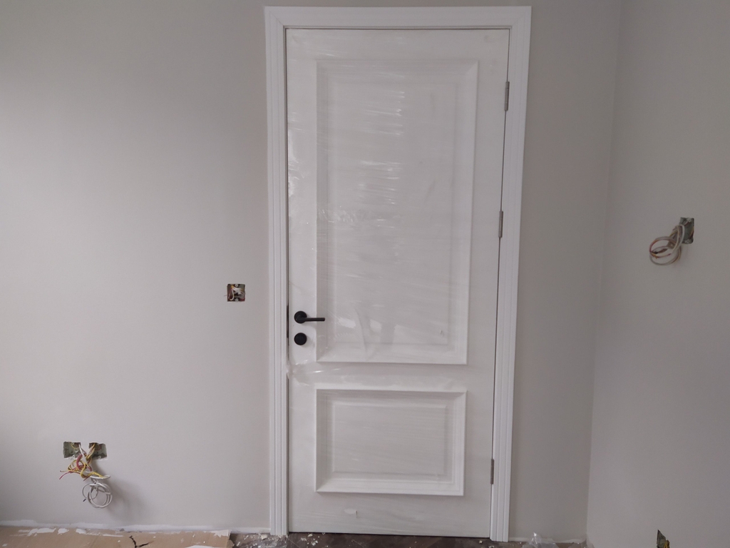 cửa gỗ composite bề mặt sơn