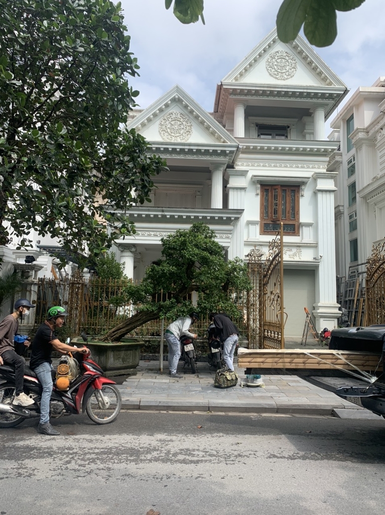 thi công lắp đặt cửa tại hà nội