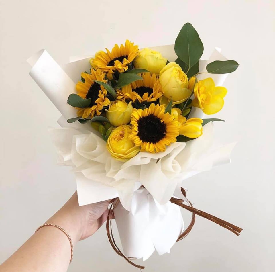 Bo Hoa Tươi Hoa Hướng Dương Mix Hoa Hồng Xinh Xắn 250k Eliseflowers Shop Hoa Tươi Online
