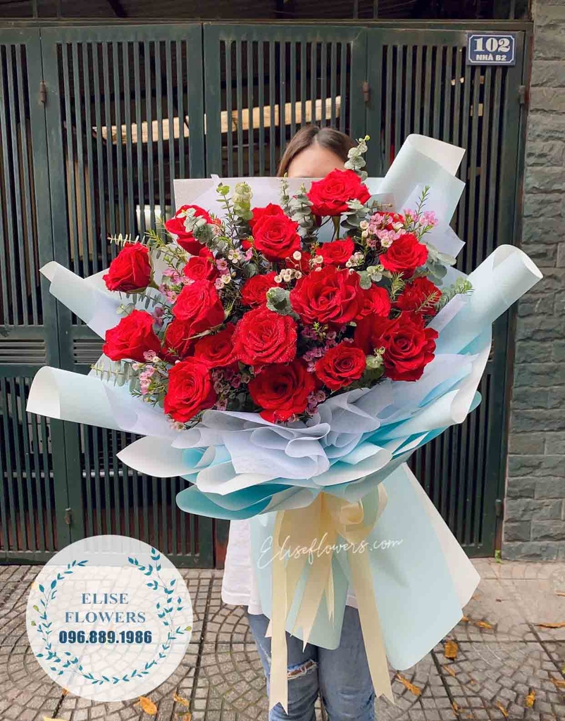Bó hoa tình yêu | Bó hoa hồng đỏ tặng bạn gái đẹp tinh tế ở Hà Nội